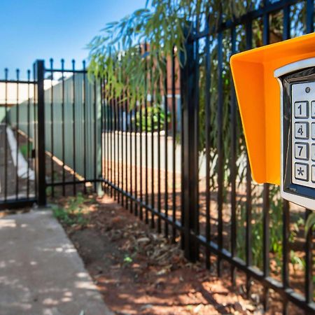 Ibis Styles Karratha Hotel Exterior foto