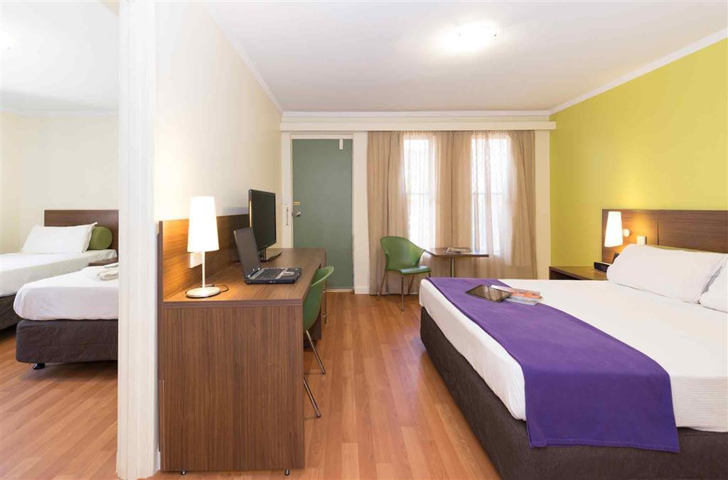 Ibis Styles Karratha Hotel Exterior foto