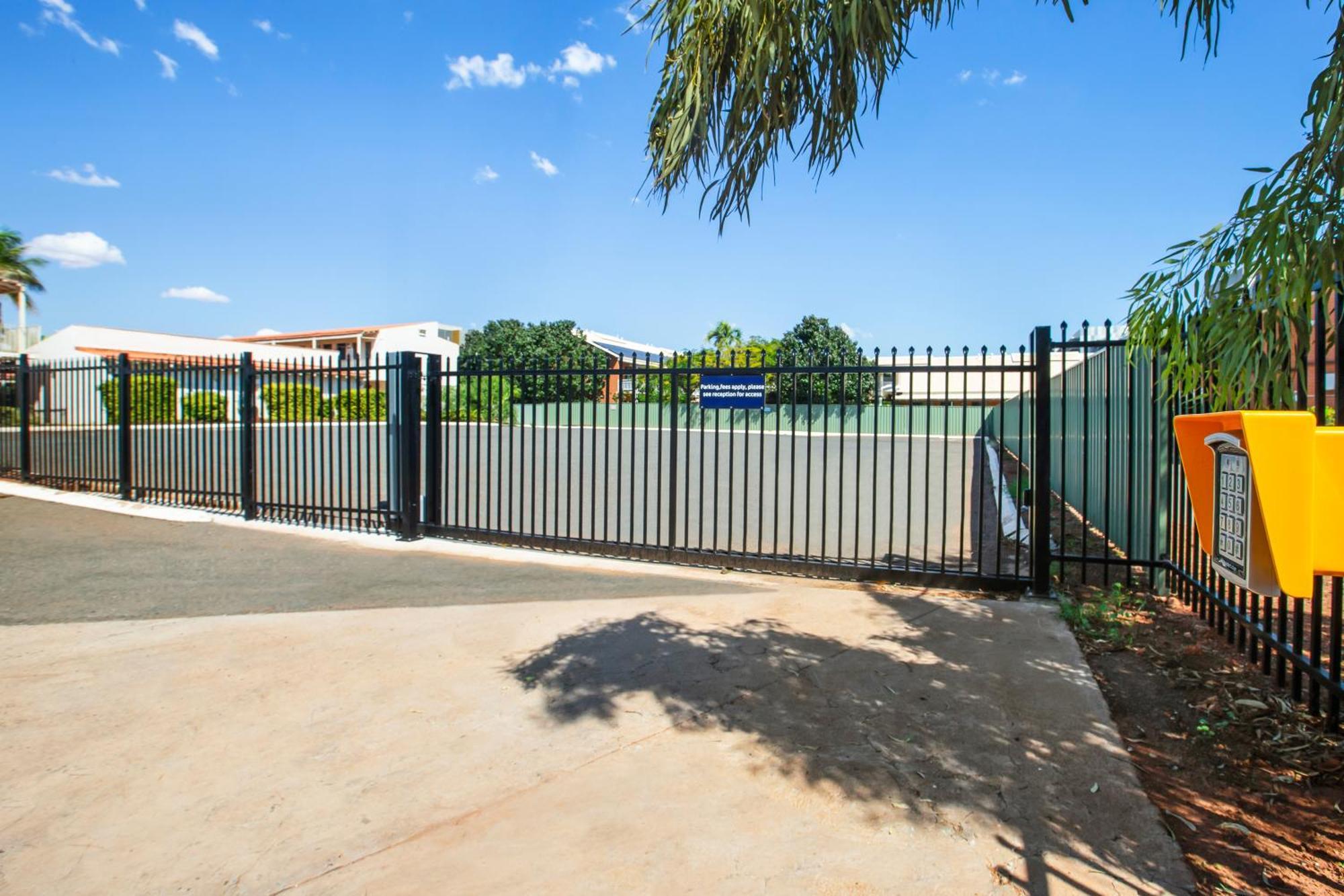 Ibis Styles Karratha Hotel Exterior foto