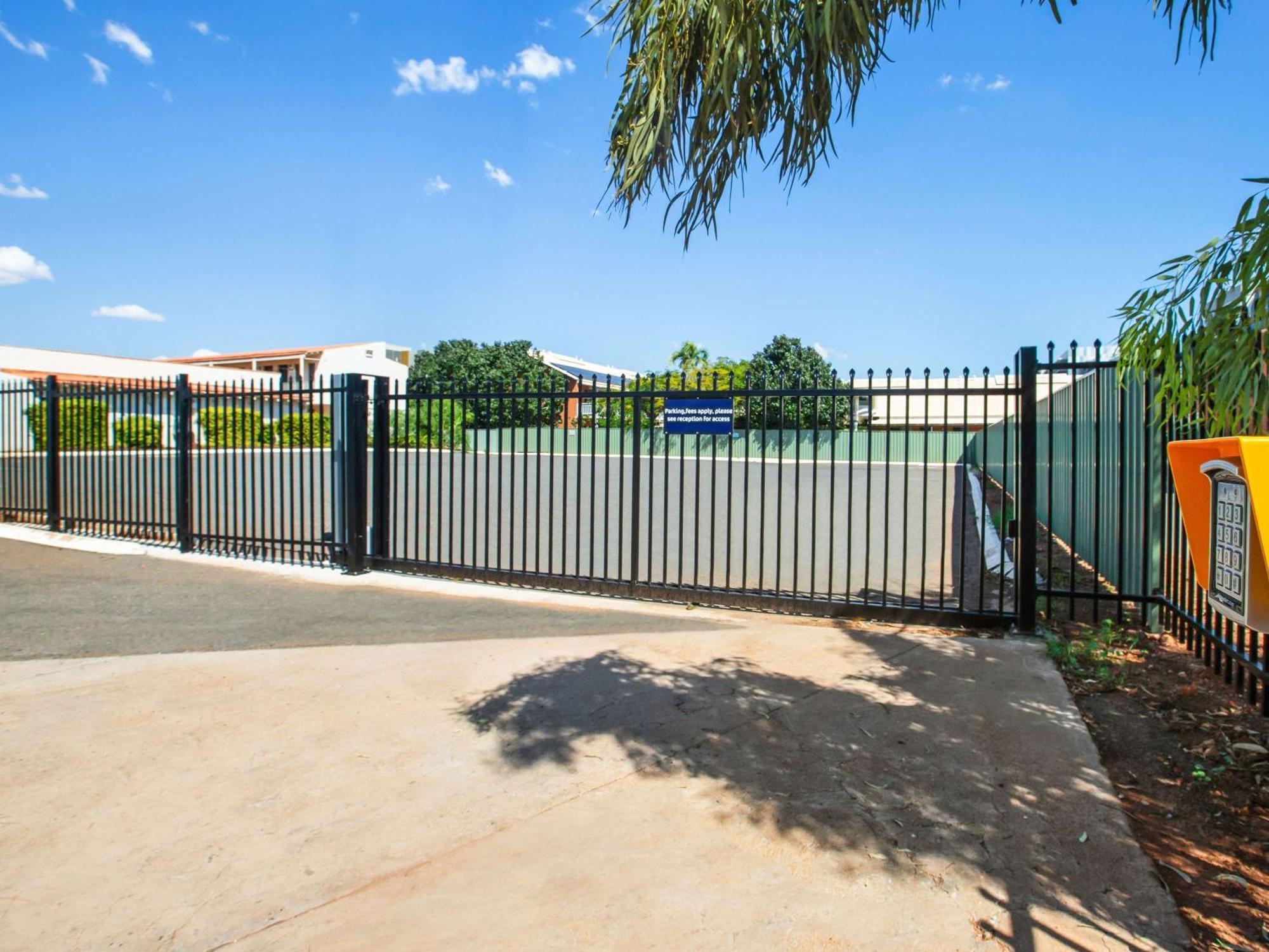 Ibis Styles Karratha Hotel Exterior foto